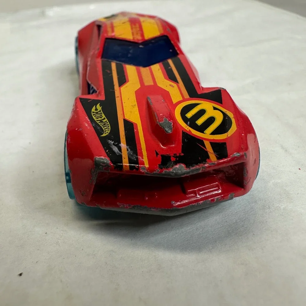 Hot Wheels Urban Agent Red 2008 Mattel Diecast‎ Toy Car Number 3 Blue Wheels